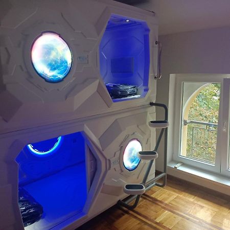 Panda Victor Space Capsule Hostel-Neo Nomad ベオグラード エクステリア 写真