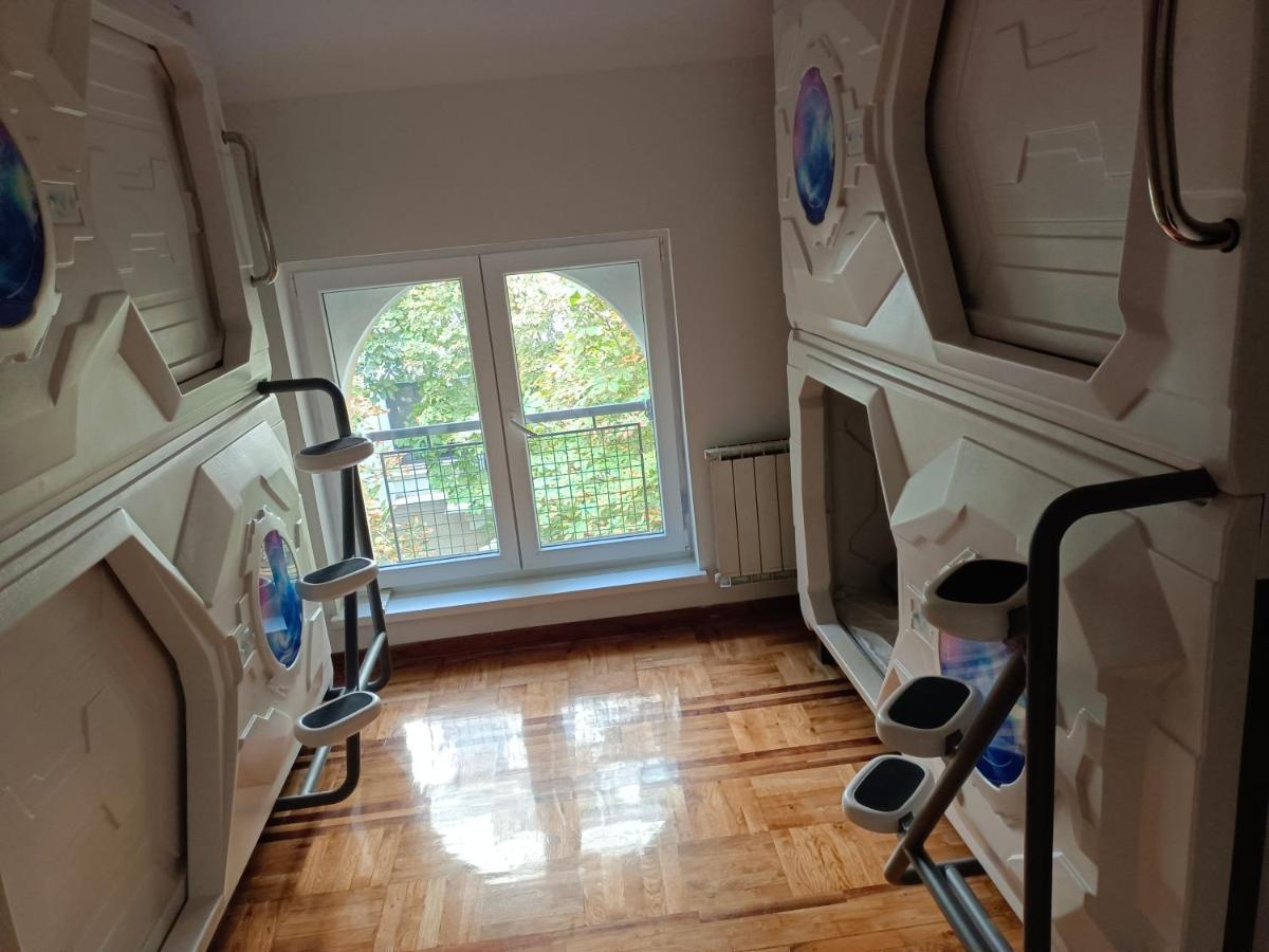 Panda Victor Space Capsule Hostel-Neo Nomad ベオグラード エクステリア 写真