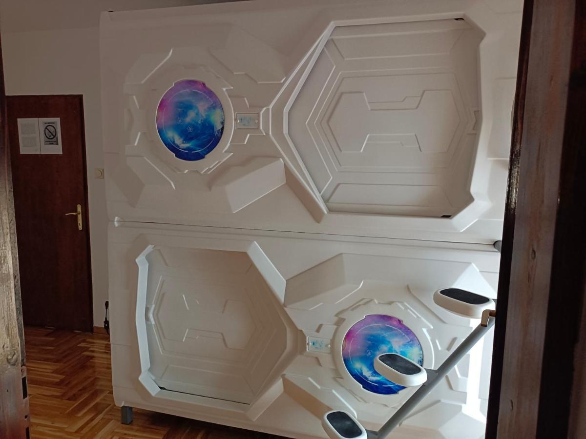Panda Victor Space Capsule Hostel-Neo Nomad ベオグラード エクステリア 写真